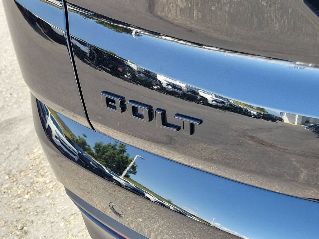 New 2027 Chevrolet Bolt LT w/ Comfort Package FWD image 18