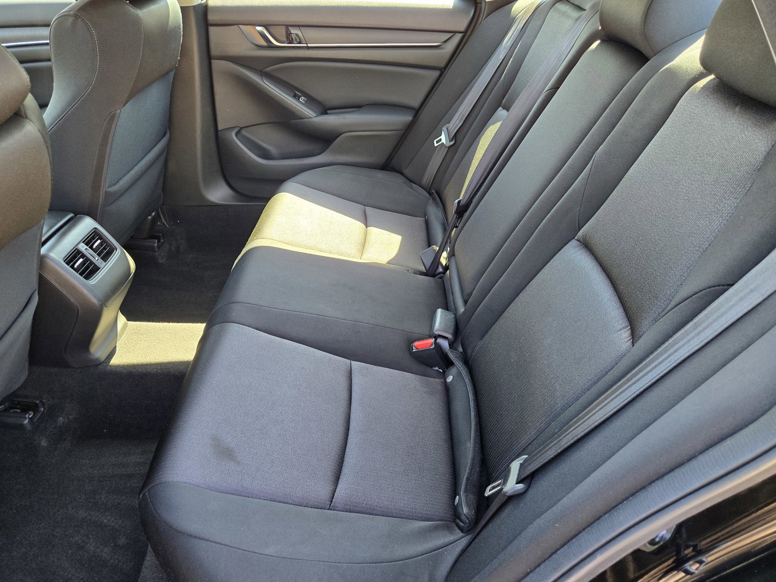 Used 2018 Honda Accord EX image 11