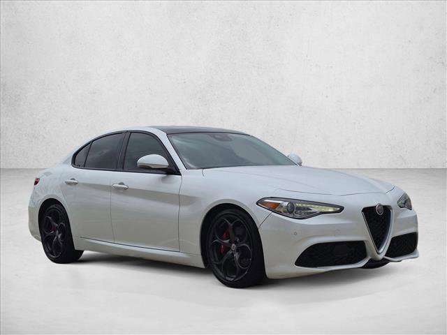 Used 2017 Alfa Romeo Giulia Ti w/ TI 19" Sport Package RWD image 3