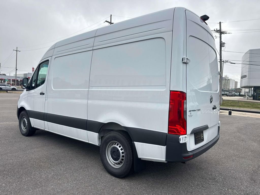 Used 2025 Mercedes-Benz Sprinter 2500 image 4