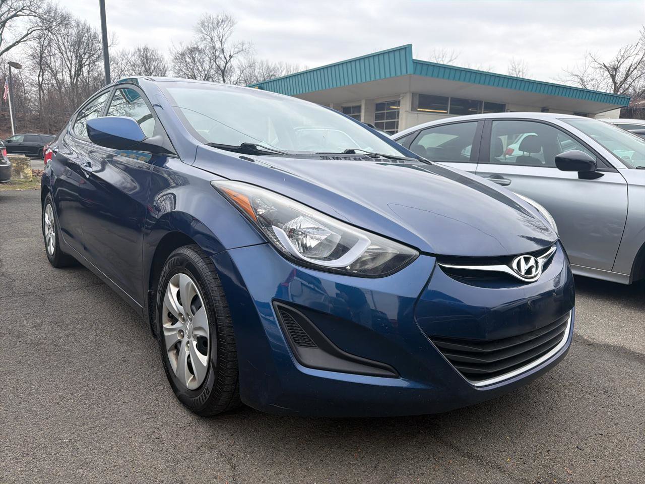 Used 2016 Hyundai Elantra SE image 3