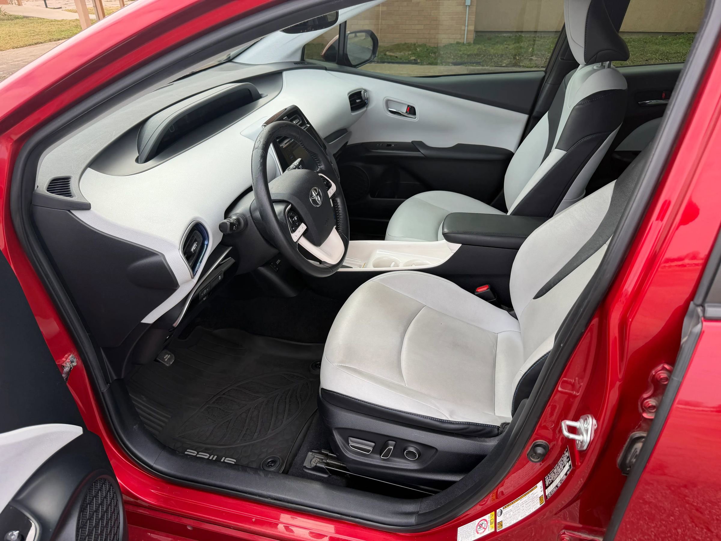 Used 2016 Toyota Prius Four Touring image 12