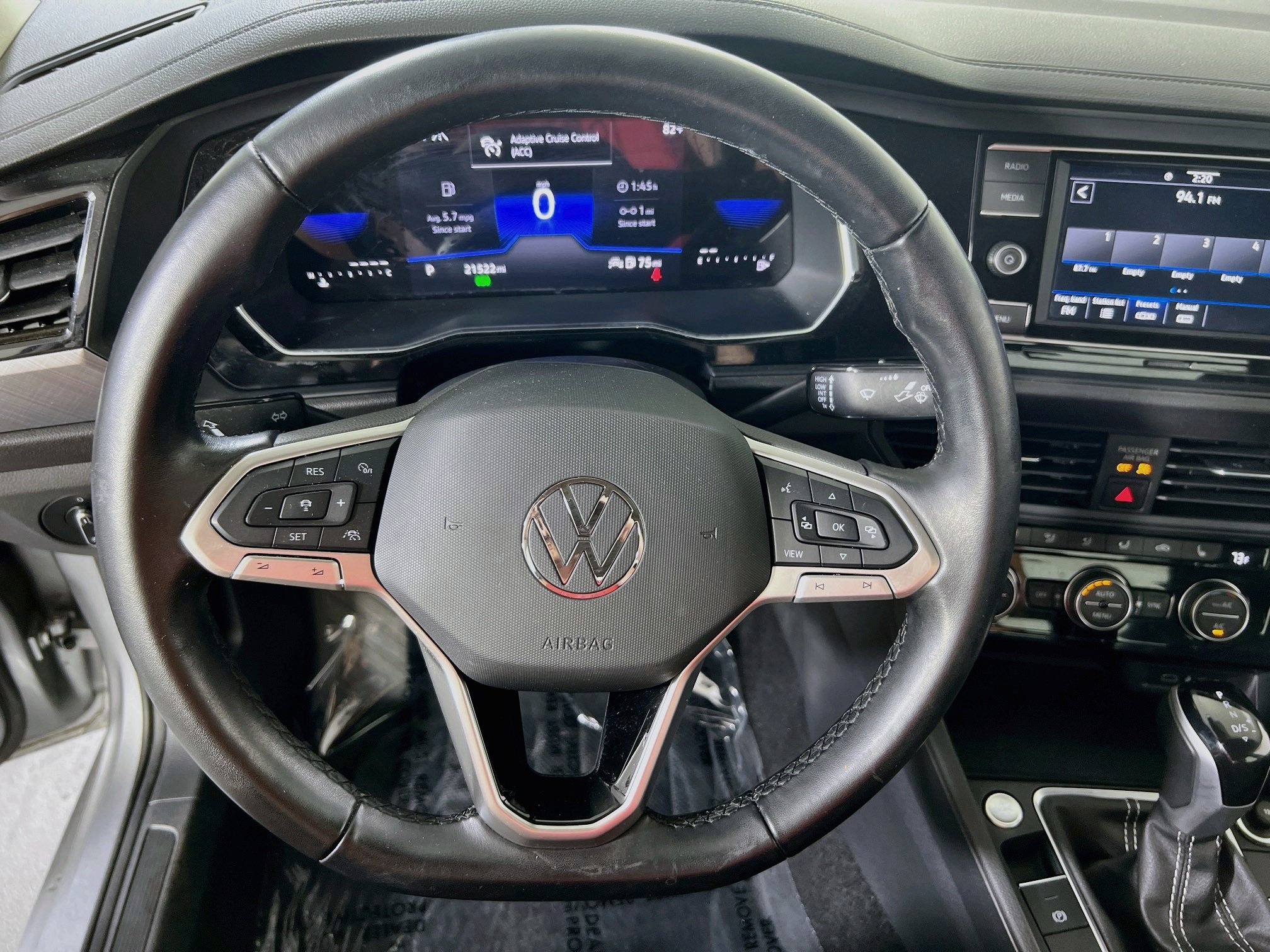 Used 2023 Volkswagen Jetta SE FWD image 11