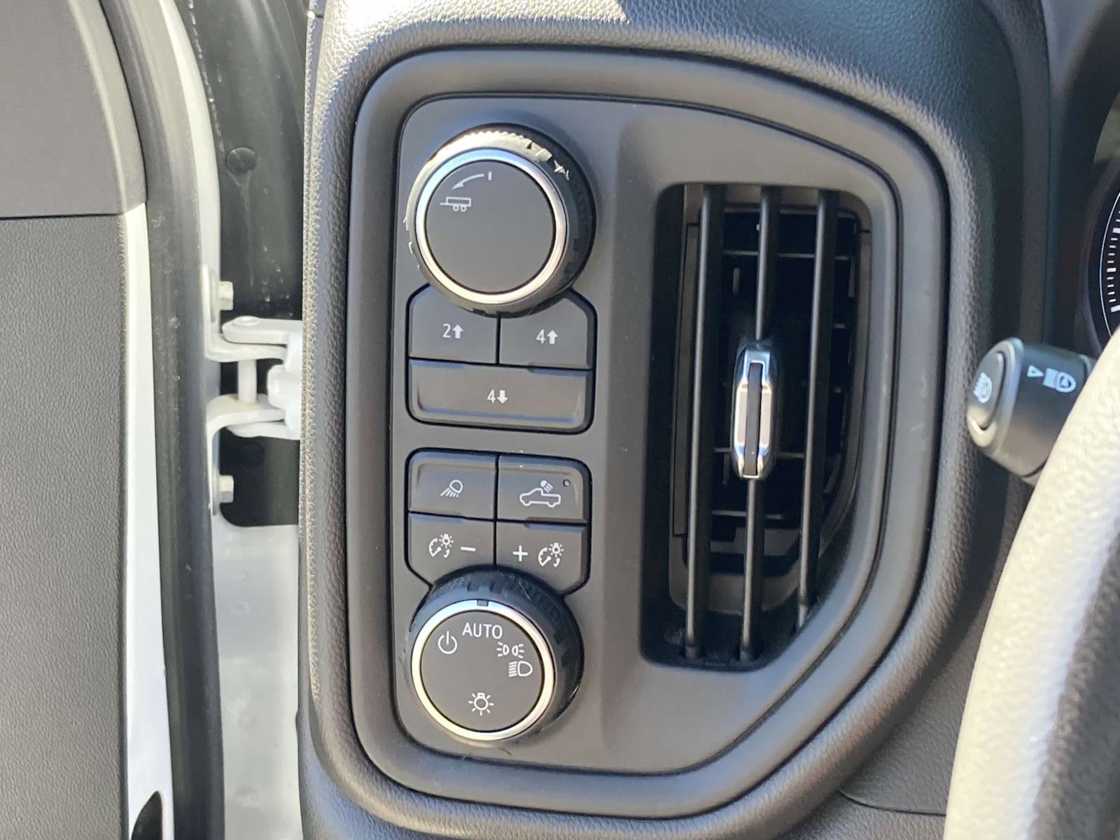 Used 2024 Chevrolet Silverado 2500 Custom w/ Custom Convenience Package image 18