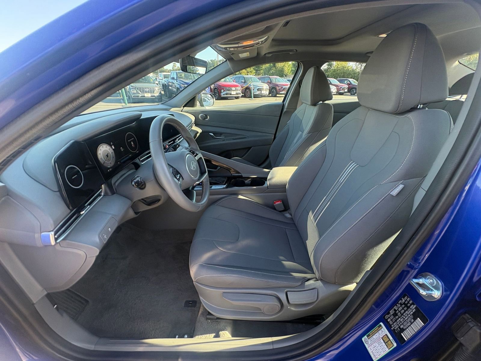 Used 2025 Hyundai Elantra SEL image 27