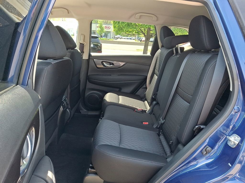 Used 2019 Nissan Rogue SV AWD/4WD image 12