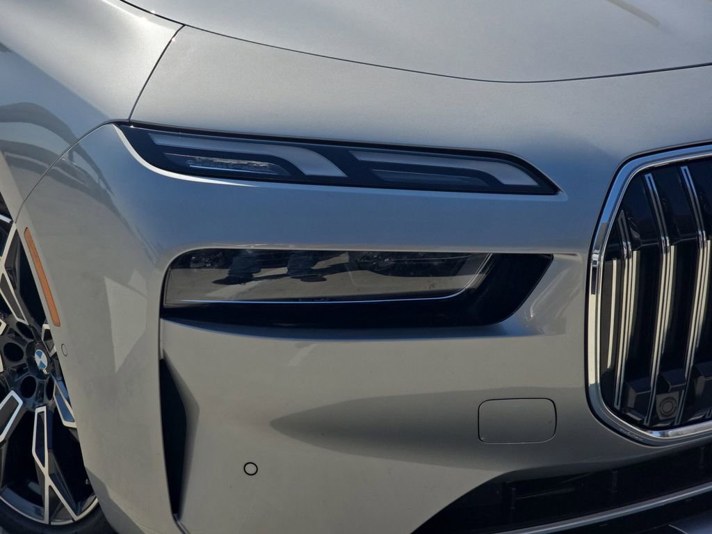 Used 2025 BMW i7 eDrive50 w/ Premium Package image 32