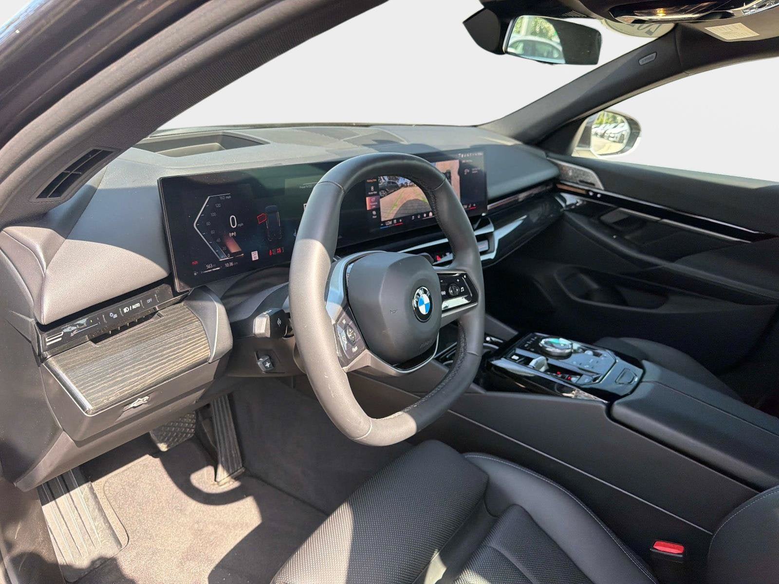 Used 2025 BMW 530i w/ Premium Package RWD image 20