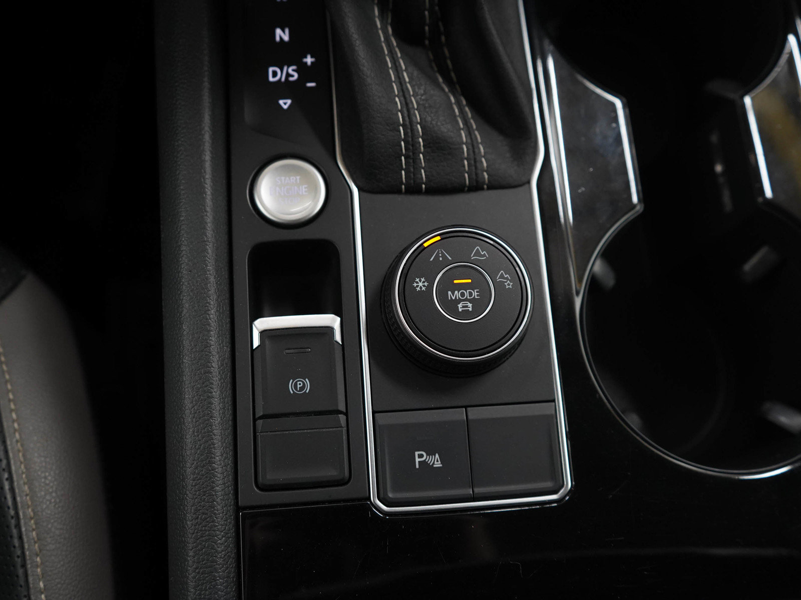 Used 2022 Volkswagen Atlas SEL R-Line AWD/4WD image 24