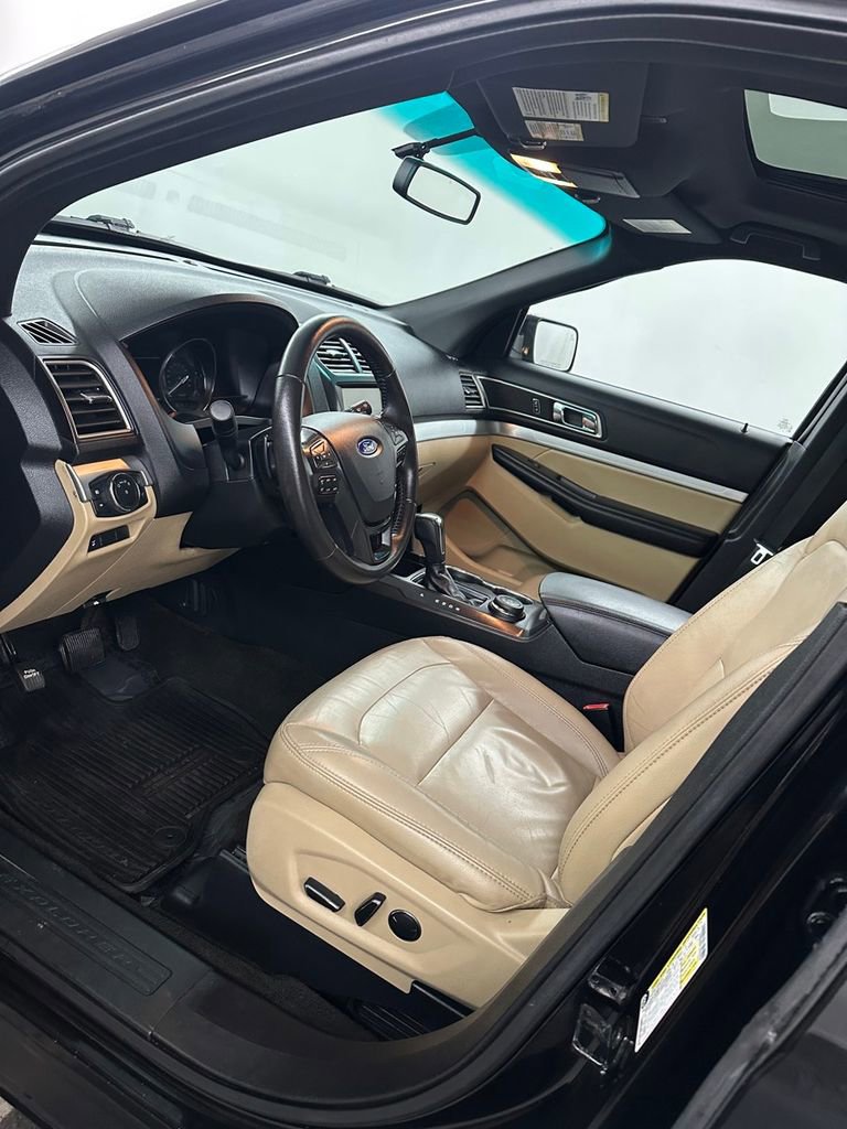 Used 2016 Ford Explorer XLT w/ Equipment Group 202A image 10