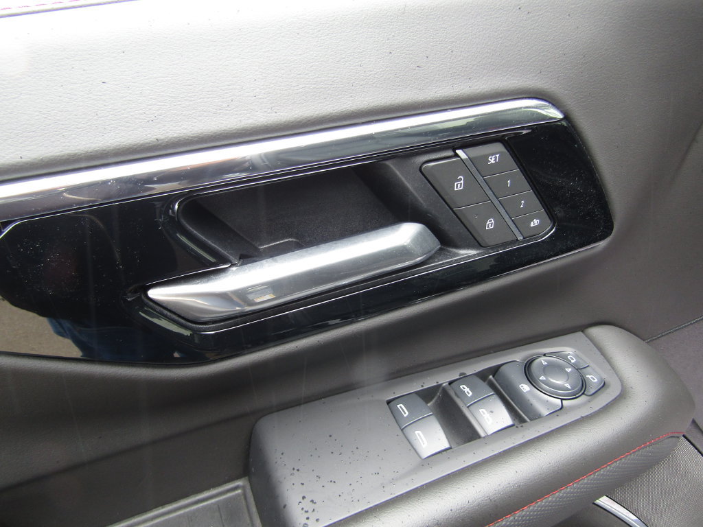 Used 2025 Chevrolet Tahoe RST AWD/4WD image 26