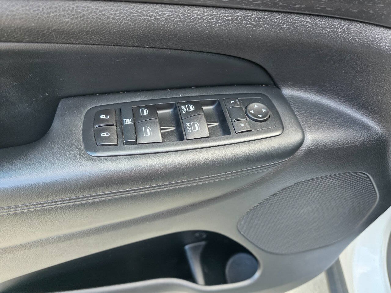 Used 2015 Jeep Grand Cherokee Laredo w/ Quick Order Package 23E AWD/4WD image 8