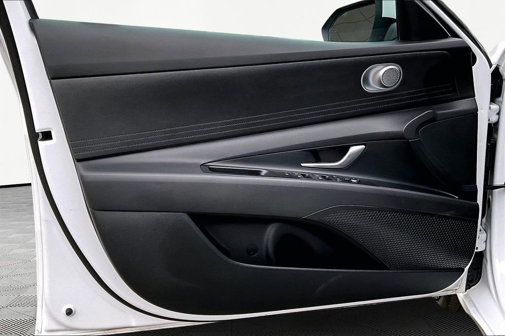 Used 2024 Hyundai Elantra SE image 23