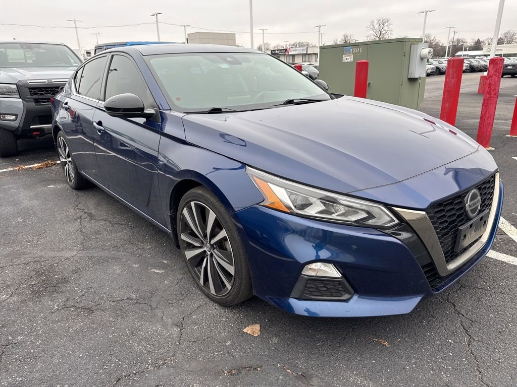 Used 2021 Nissan Altima 2.5 SR w/ SR Premium Package image 3