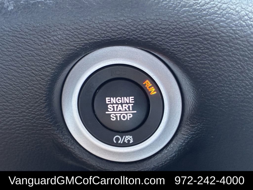 Used 2025 Chrysler Pacifica Select image 21