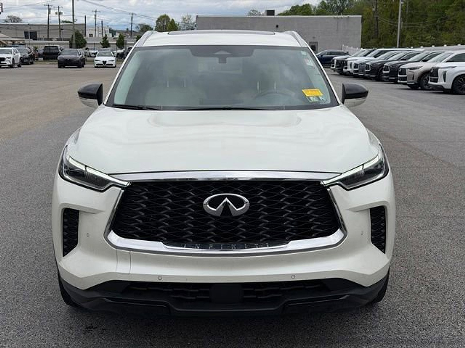 Certified 2023 INFINITI QX60 Luxe w/ Cargo Package AWD/4WD image 2
