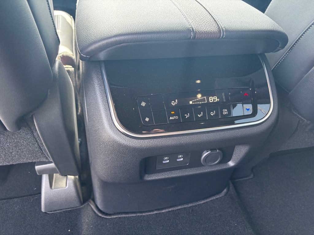 New 2025 Nissan Armada SL w/ Captain's Chari Seat Package AWD/4WD image 18