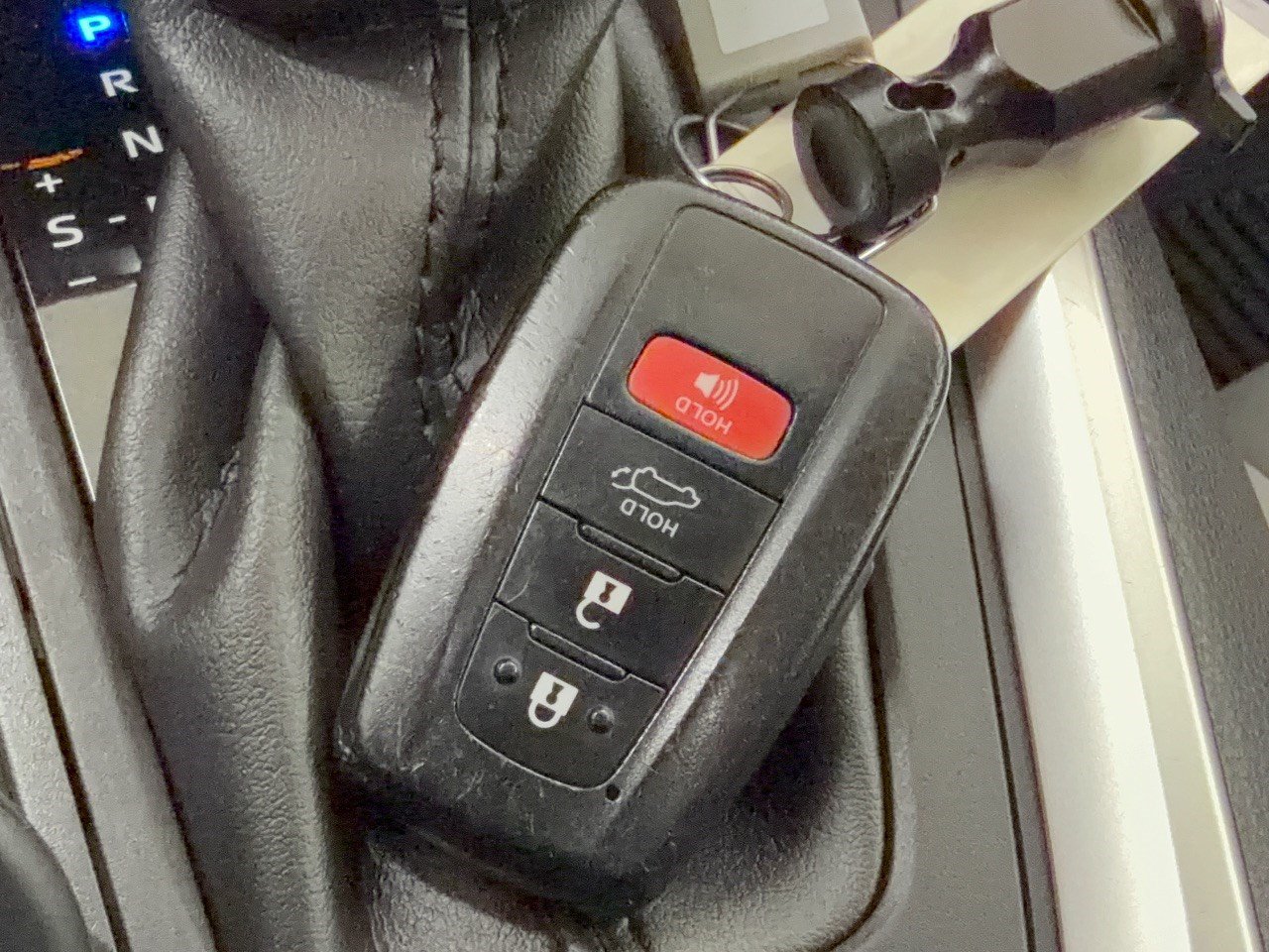 Used 2019 Toyota RAV4 XLE Premium FWD image 31