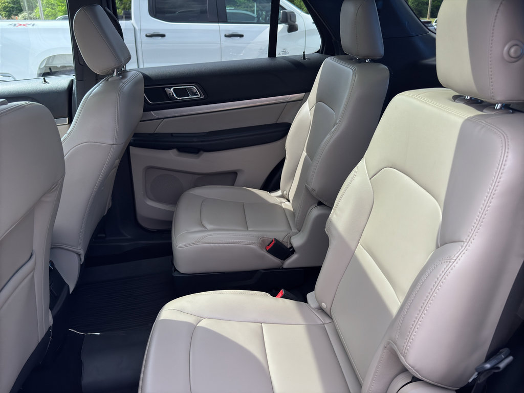 Used 2019 Ford Explorer XLT w/ Equipment Group 202A FWD image 18