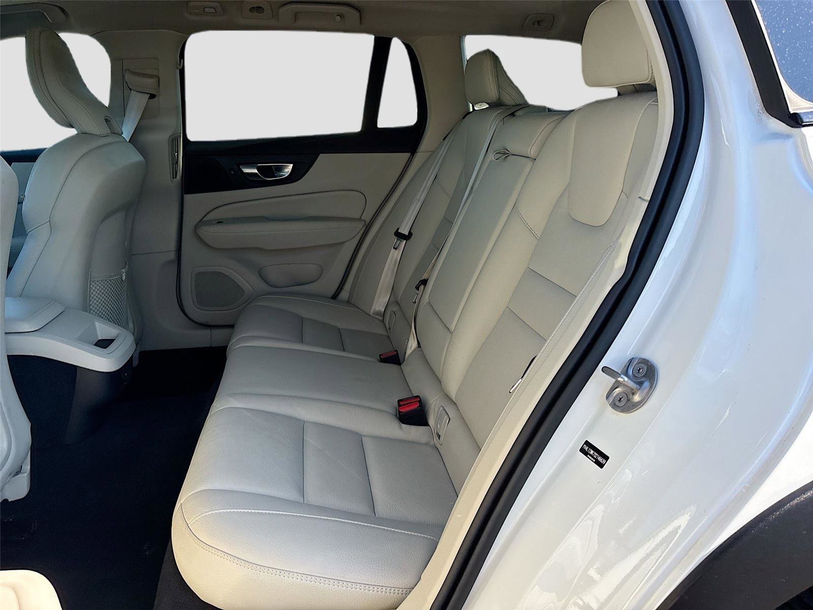 Used 2025 Volvo V60 B5 Cross Country Plus image 24