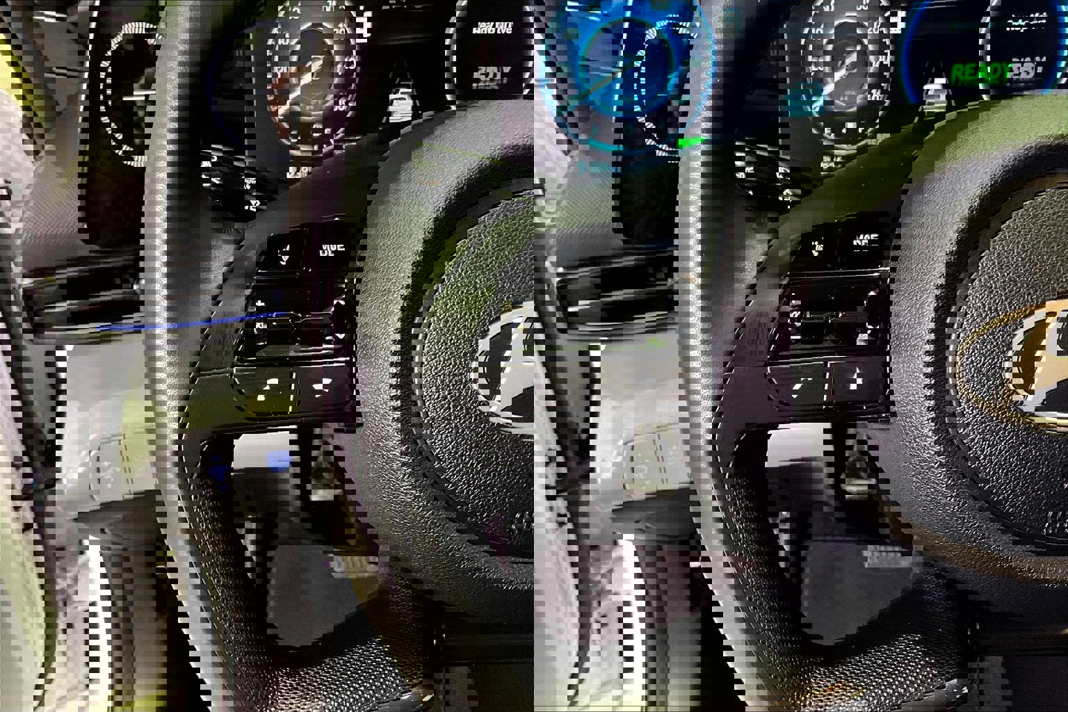 Used 2025 Hyundai Elantra Limited w/ Cargo Package image 11