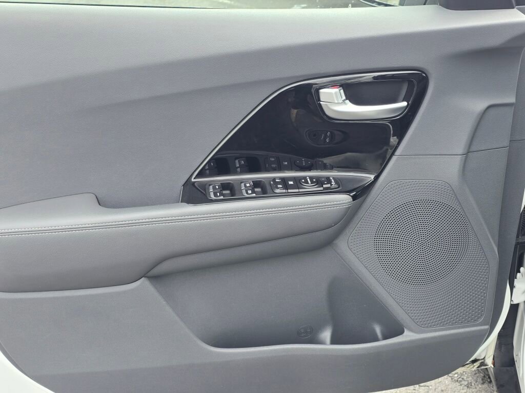 Used 2019 Kia Niro EX image 14