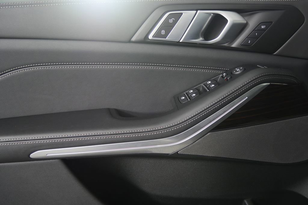 Certified 2025 BMW X5 xDrive40i w/ Premium Package image 9