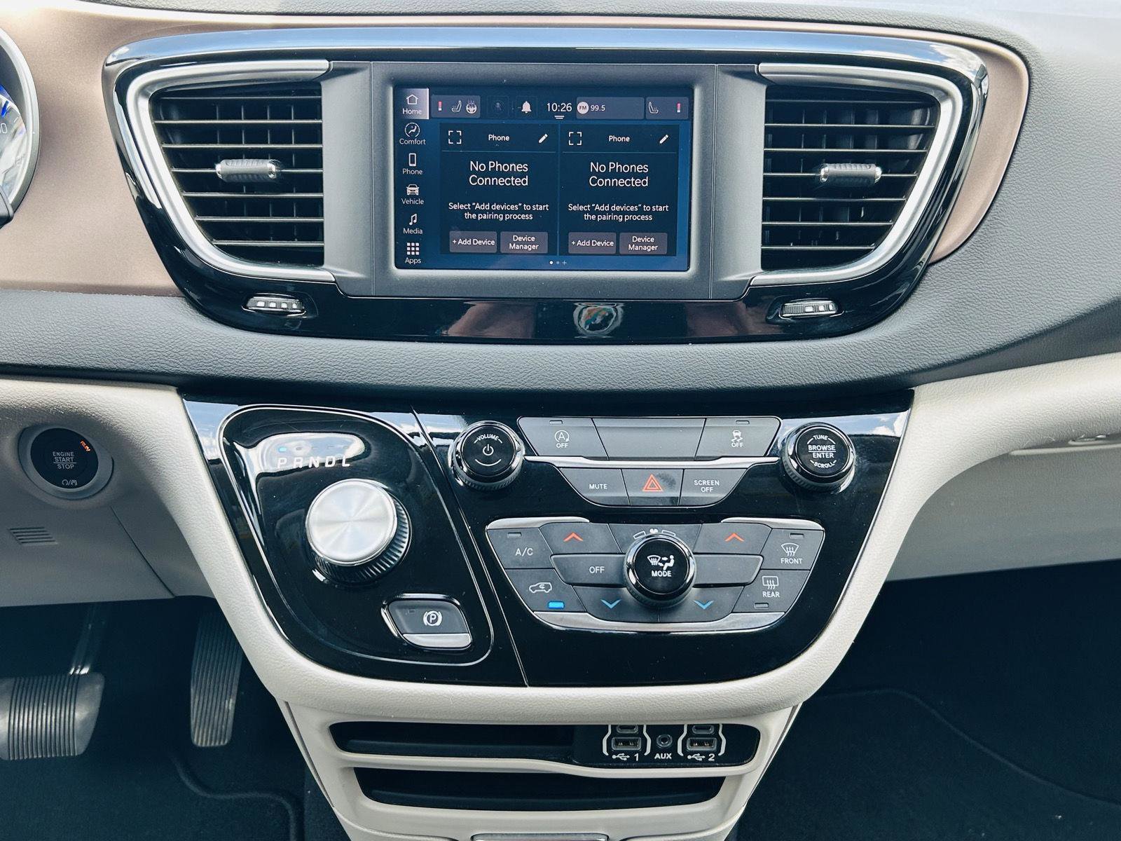 Used 2023 Chrysler Voyager LX image 17