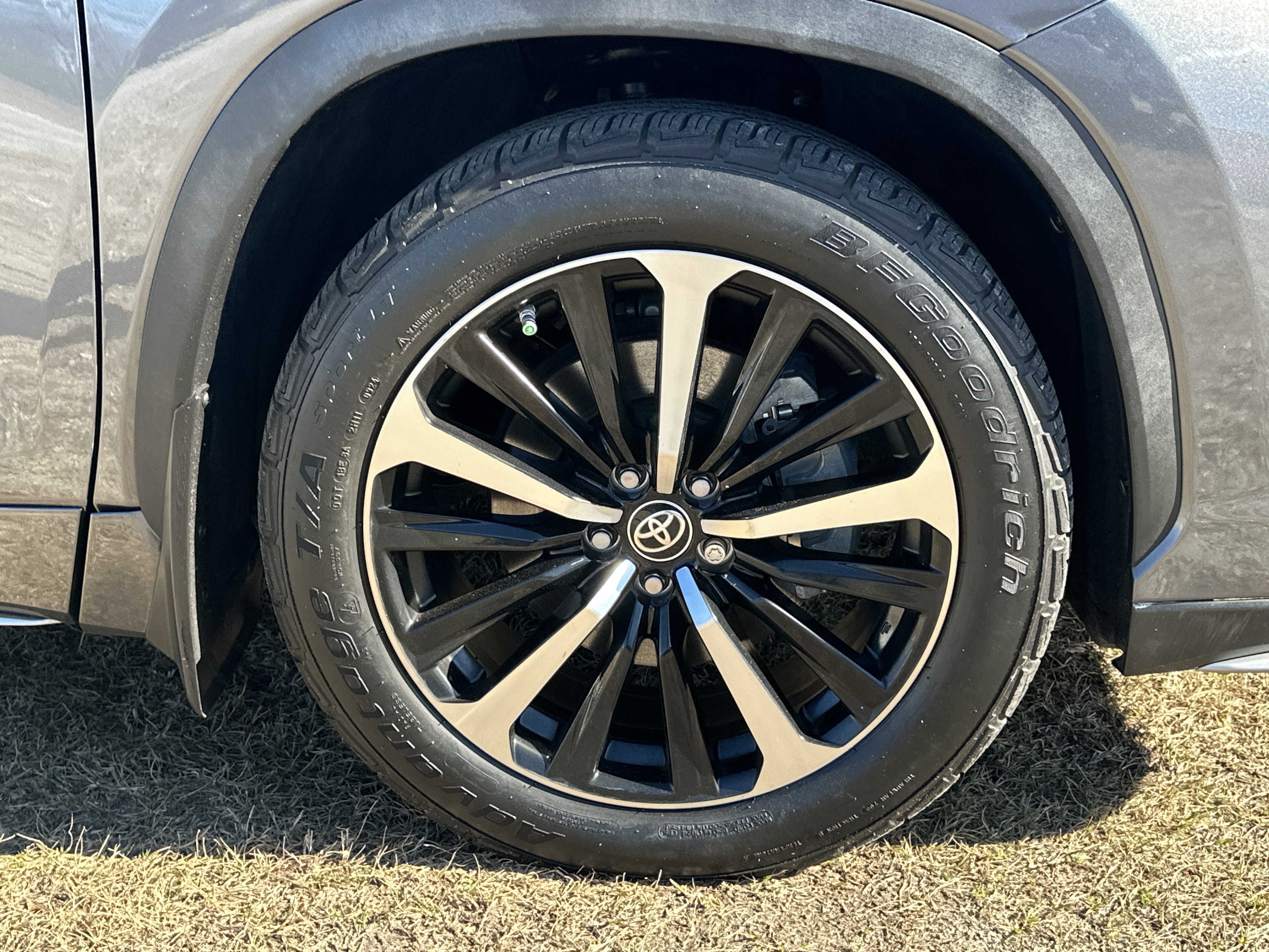 Used 2021 Toyota Highlander XSE image 12