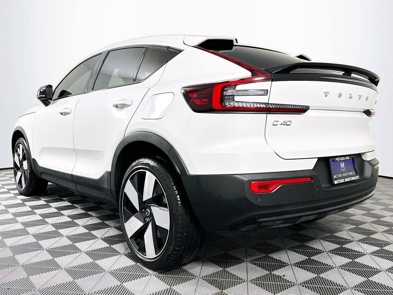Used 2023 Volvo C40 P8 Recharge Ultimate image 22