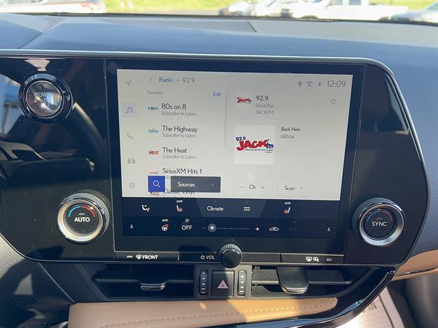 Used 2025 Lexus NX 350h AWD w/ Accessory Package (2T) image 21