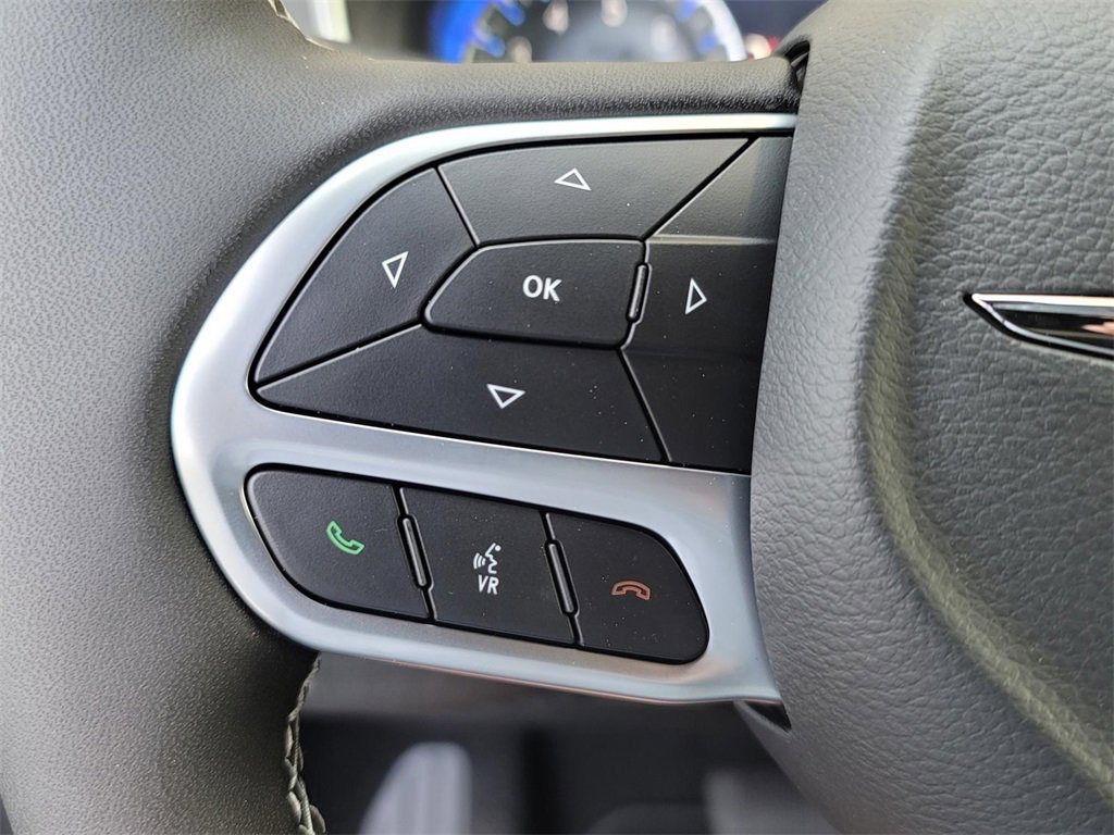 New 2025 Chrysler Pacifica Select image 32