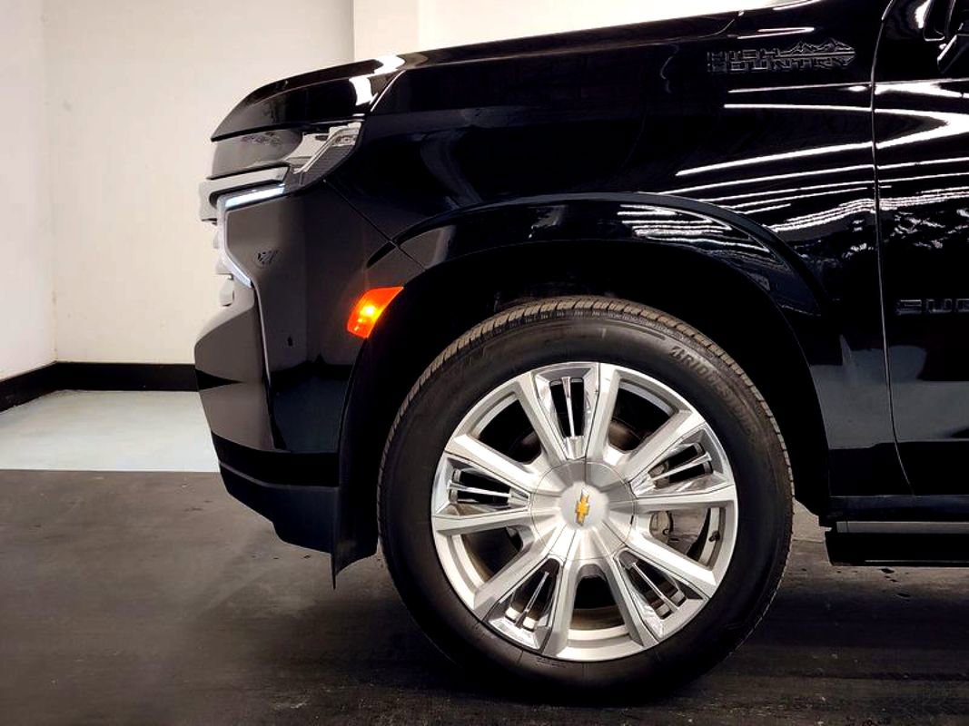 Used 2023 Chevrolet Suburban High Country image 45