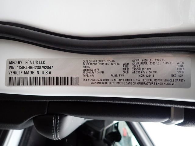 New 2025 Jeep Grand Cherokee Limited w/ MOPAR Finishing Package AWD/4WD image 16