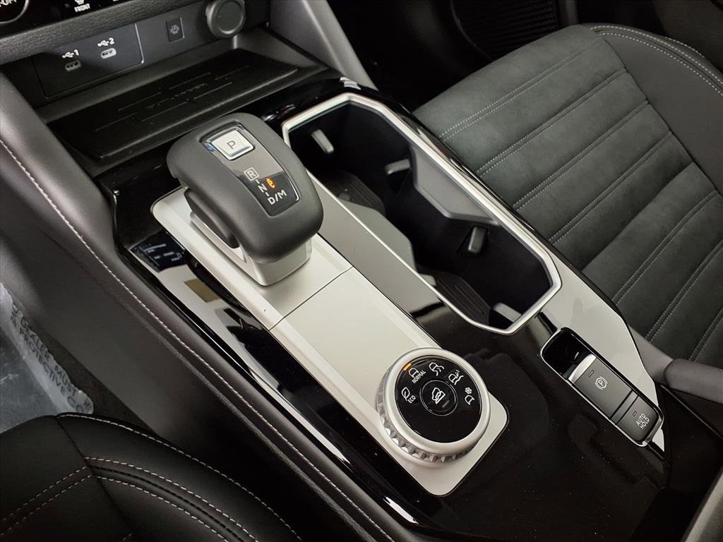 New 2025 Mitsubishi Outlander SE image 18