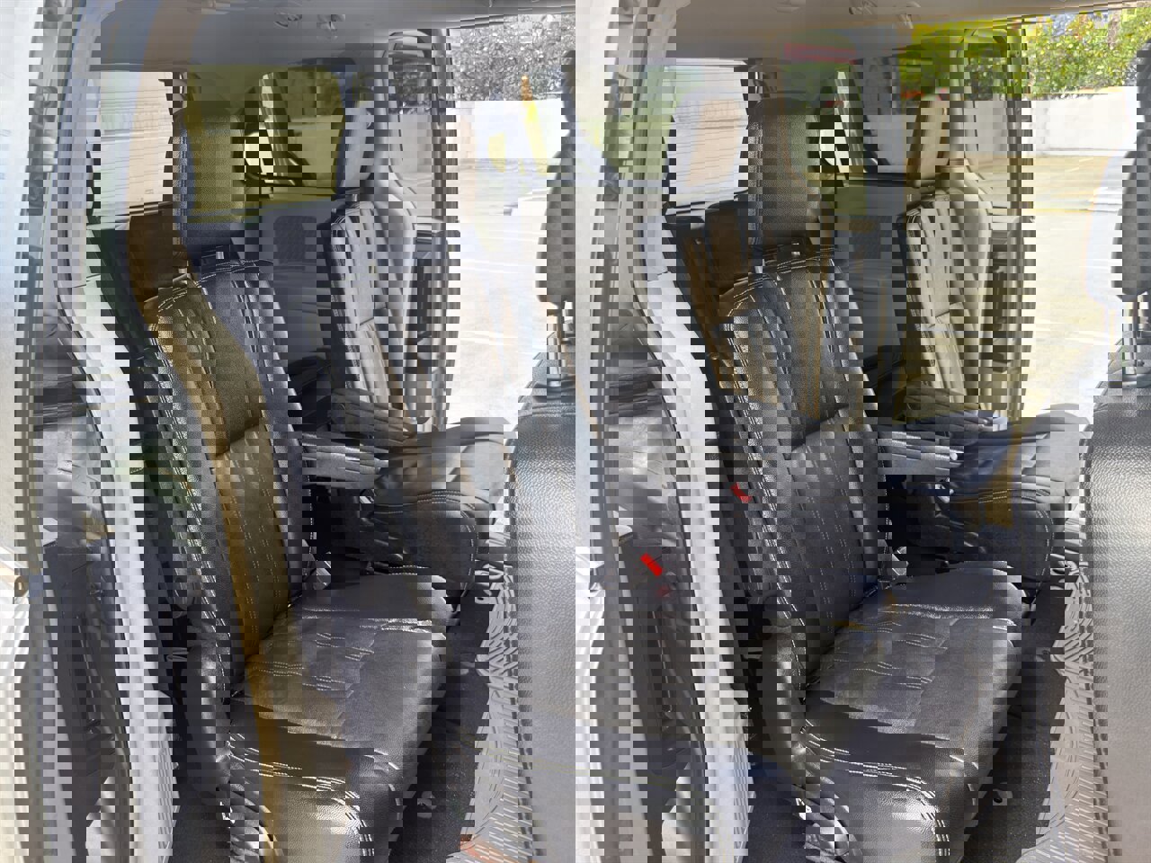 Used 2015 Chrysler Town & Country Touring image 12