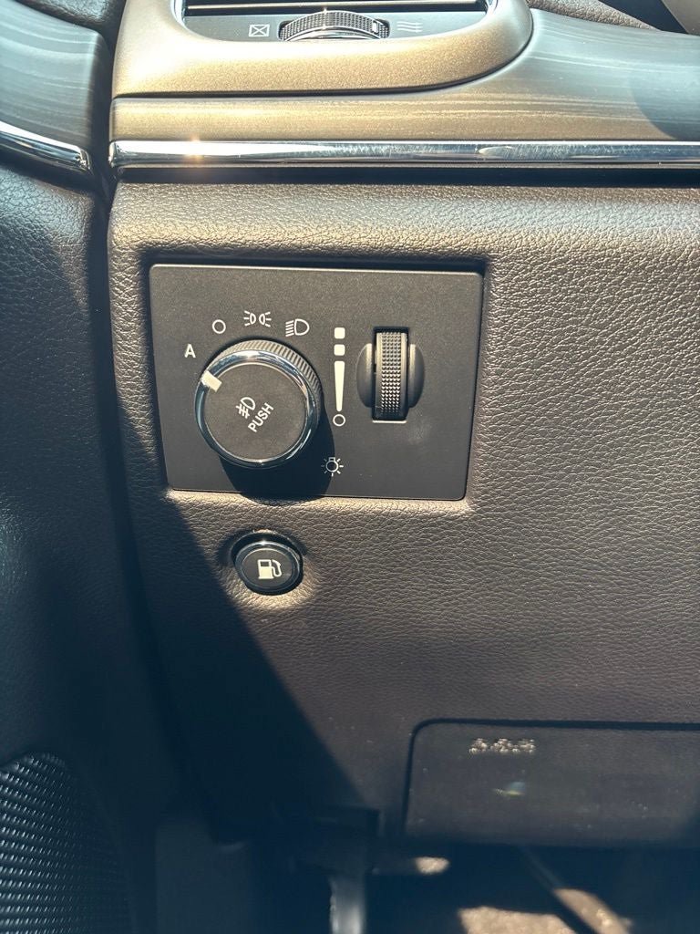 Used 2021 Jeep Grand Cherokee Limited AWD/4WD image 16