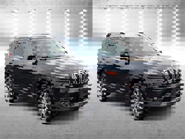 Used 2018 Jeep Cherokee Limited w/ Trailer Tow Group image 2