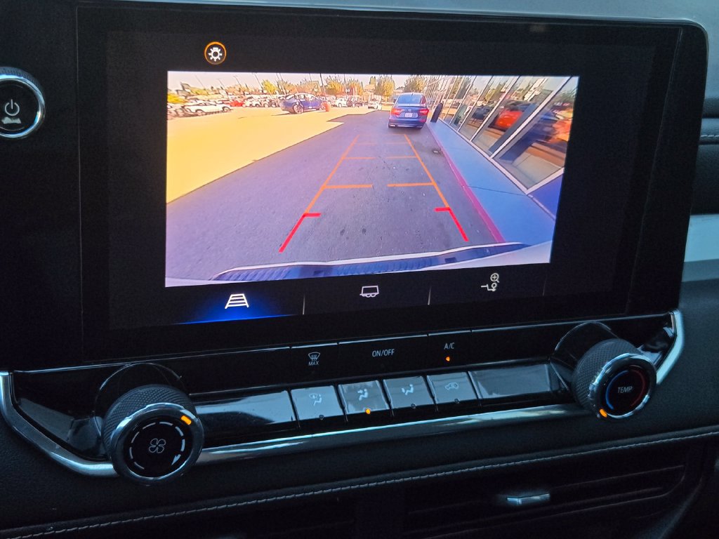 Used 2024 Chevrolet Colorado LT RWD image 17
