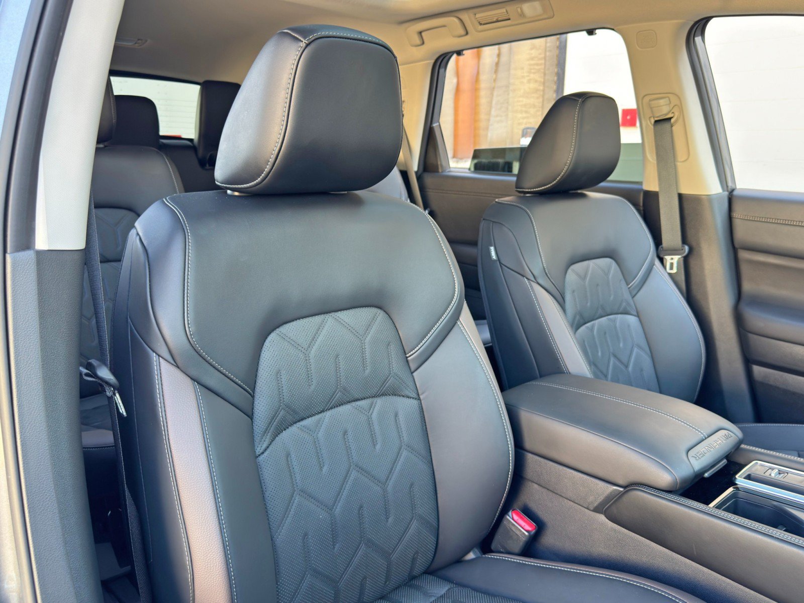 Used 2026 Nissan Pathfinder Platinum FWD image 40