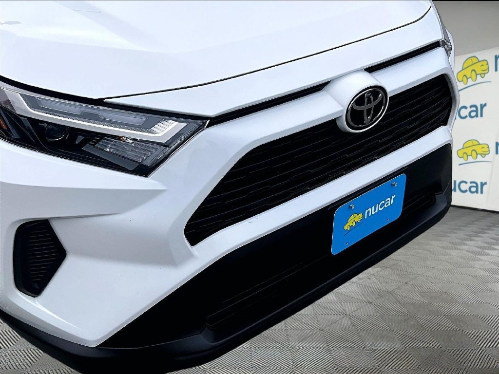 Used 2025 Toyota RAV4 LE AWD/4WD image 32