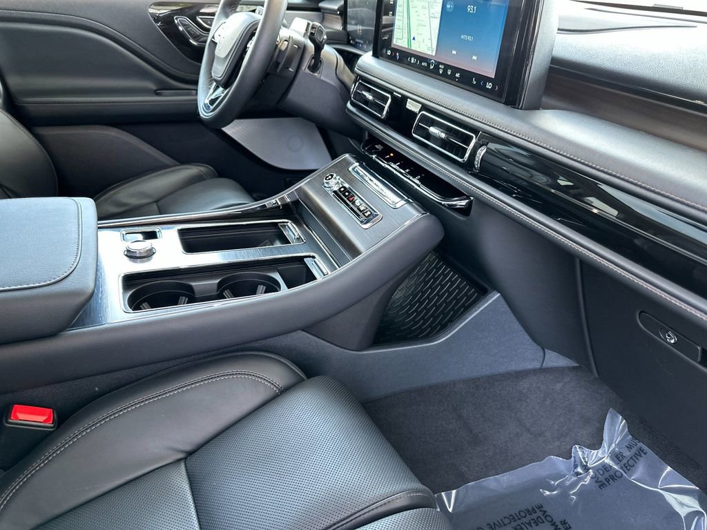 Certified 2025 Lincoln Aviator Reserve w/ Equipment Group 201A AWD/4WD image 16