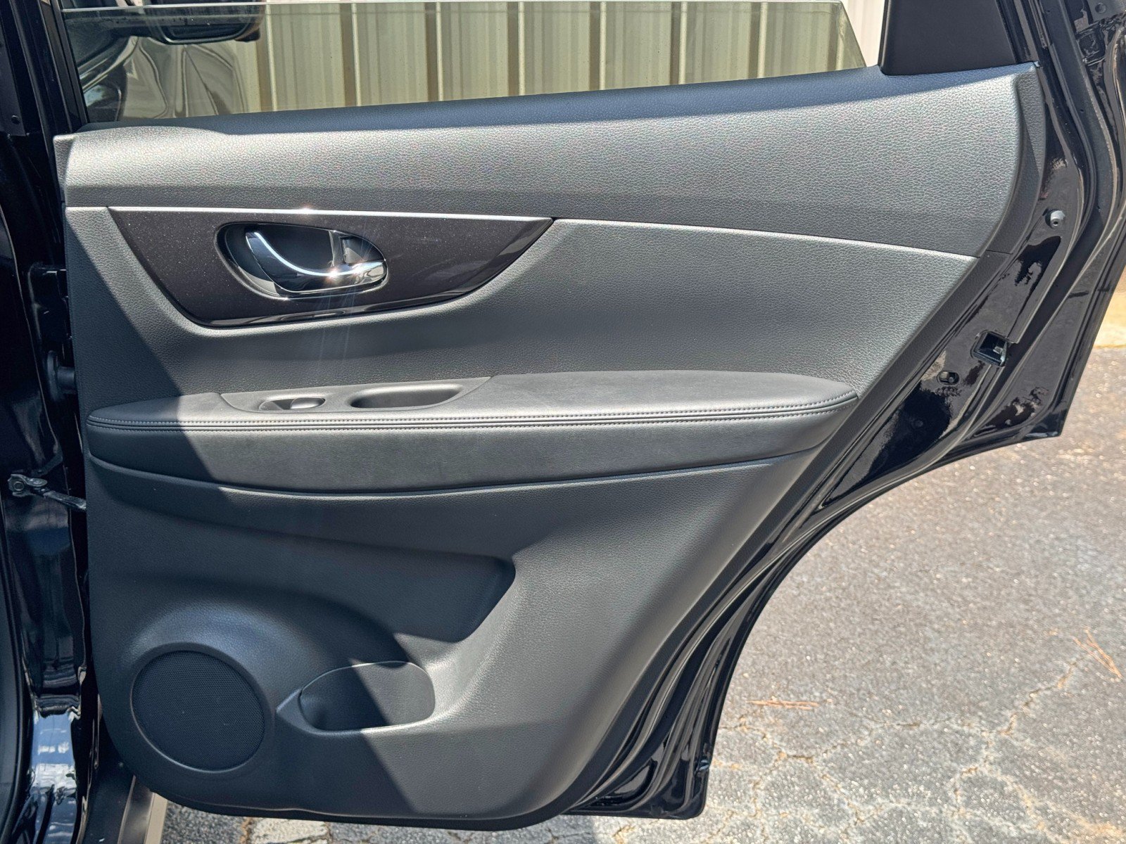 Used 2018 Nissan Rogue SV w/ Sun & Sound Touring Package AWD/4WD image 41