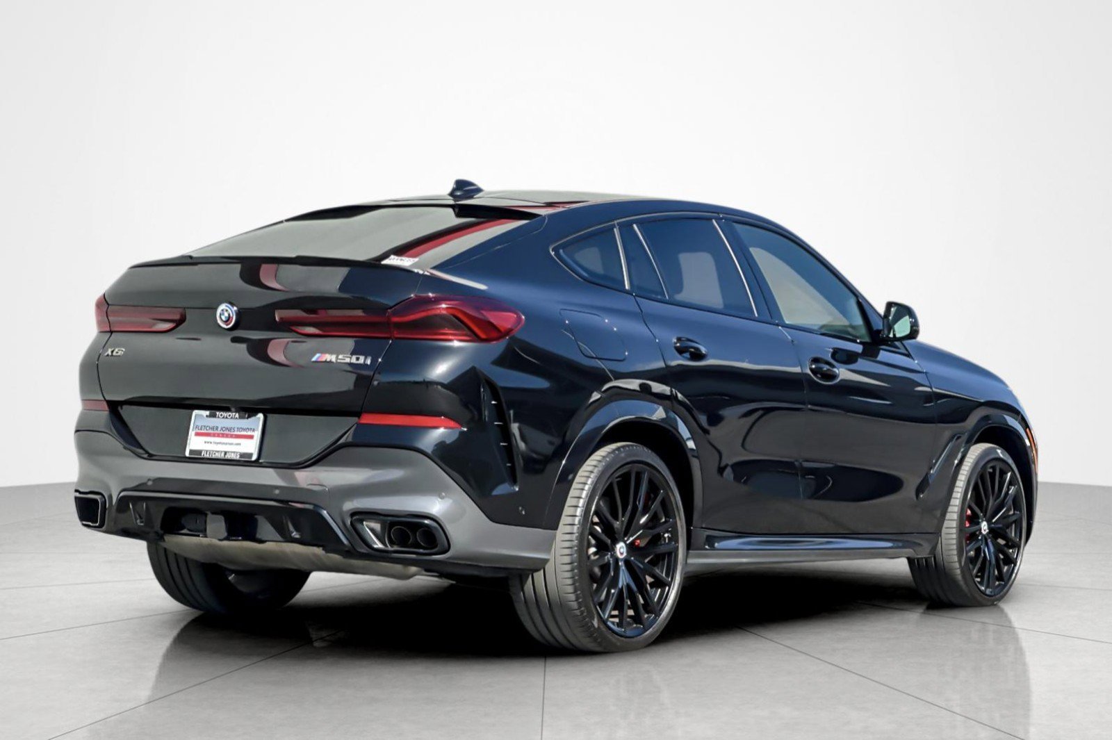 Used 2023 BMW X6 M50i w/ Executive Package image 5