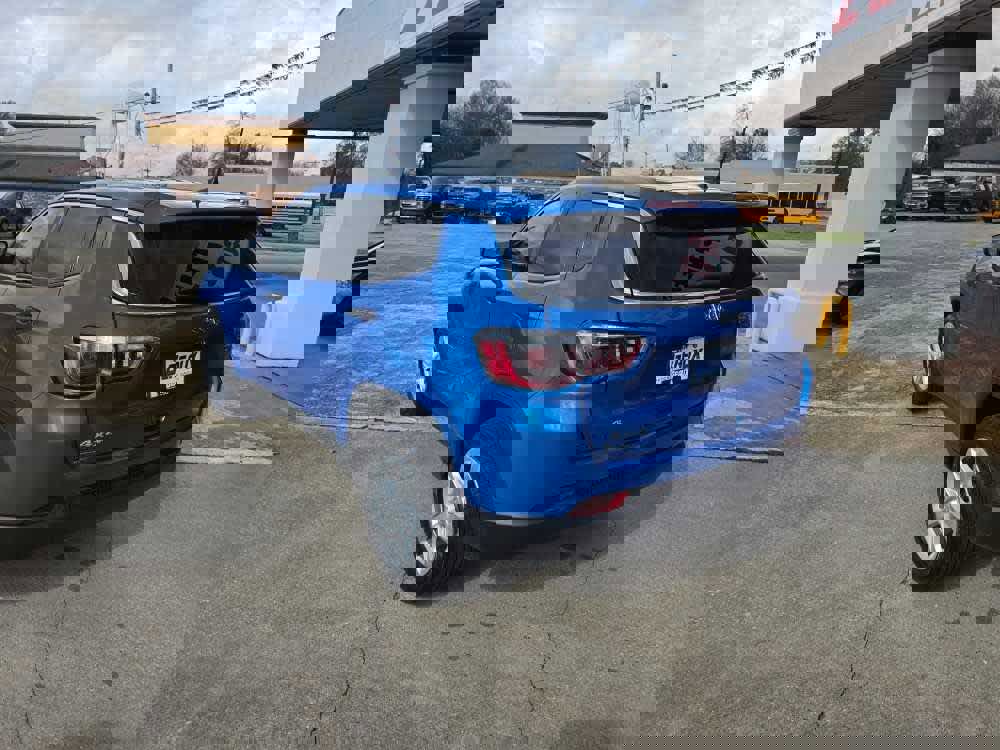 Used 2024 Jeep Compass Sport image 3