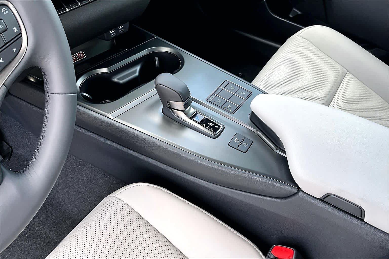 New 2026 Lexus UX 300h FWD image 7