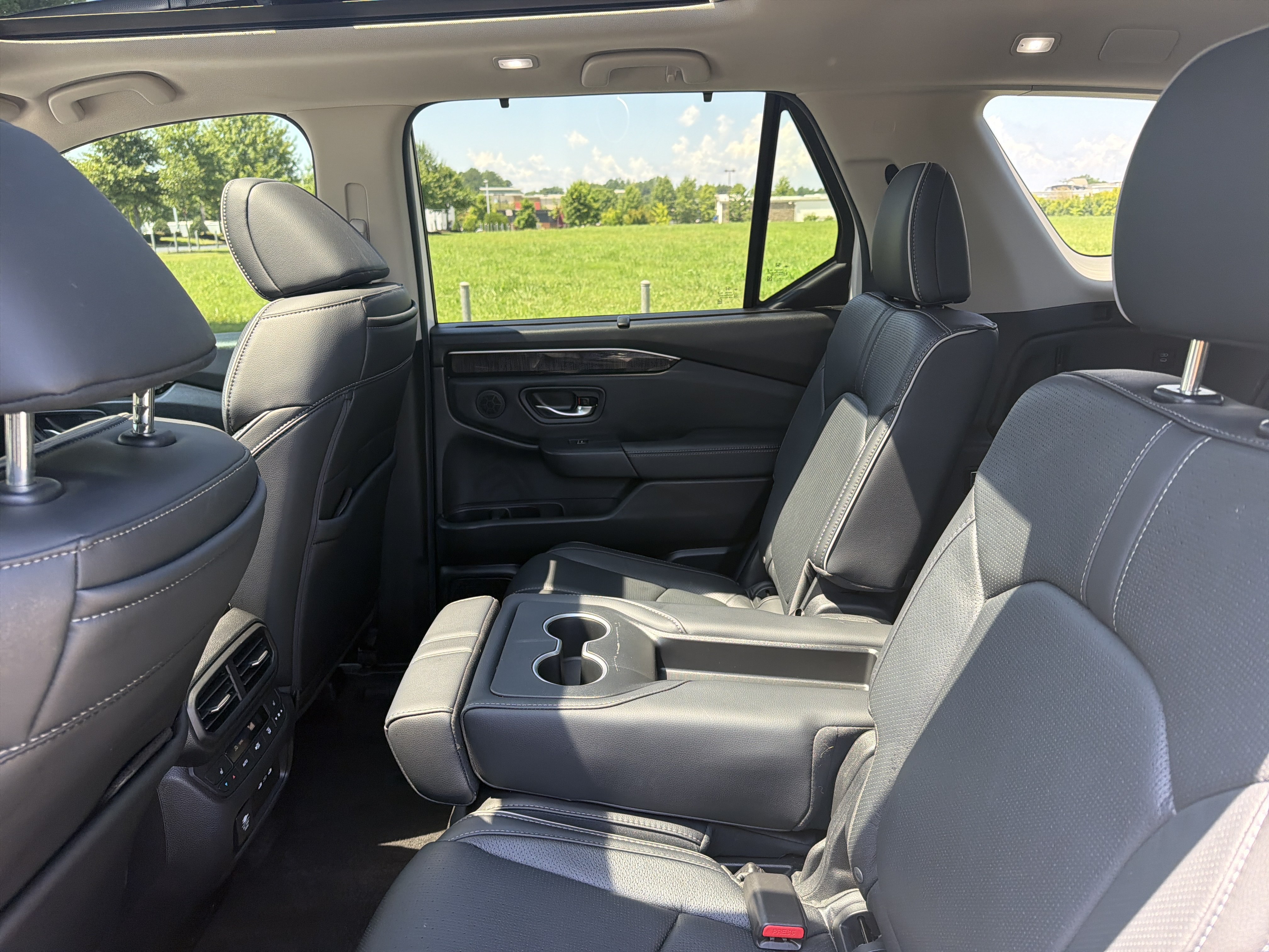 Used 2025 Honda Pilot Elite image 26