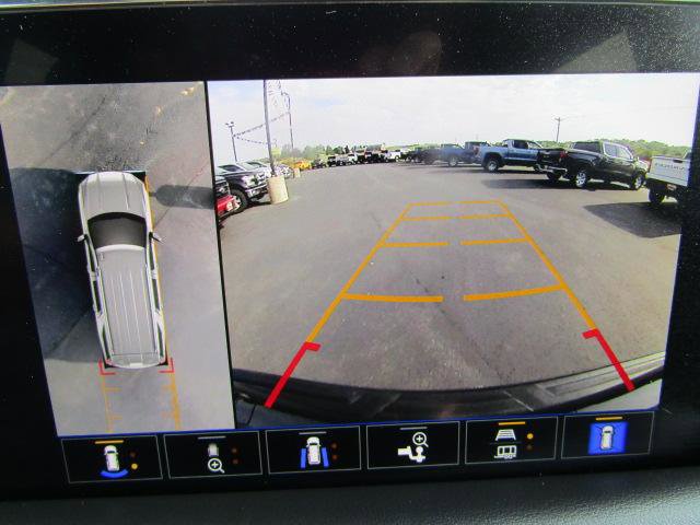Used 2023 GMC Yukon XL SLT w/ SLT Luxury Package AWD/4WD image 12