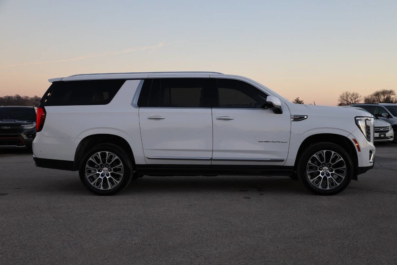 Used 2025 GMC Yukon XL Denali w/ Sun & Power Step Package image 7
