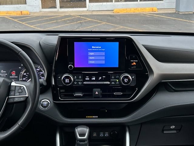 Used 2023 Toyota Highlander XLE image 25
